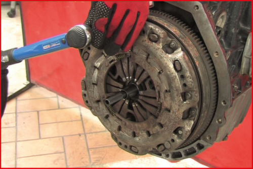 KS Tools Jeu d'outils de centrage pour accouplement universel Ø 15.0 26.0 mm