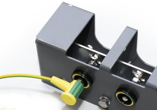 Prise de courant encastrée pour le câble de terre