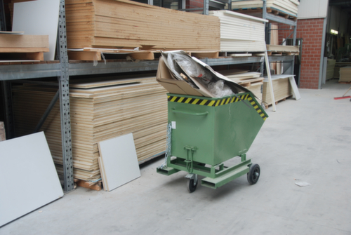 Bauer Kiepwagen voor spaanders met kraan