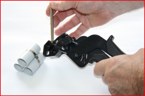 Spantang voor roestvaststalen bundelbanden met kogelslot