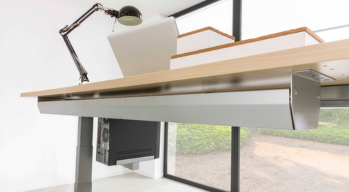 Inklapbare kabelbak voor sta-zit-bureau